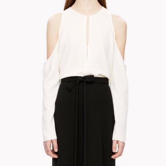 Theory Ivory Cream Cold Shoulder Blouse Size Small - Picture 4 of 7